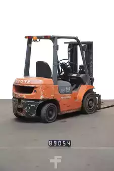 Empilhador diesel 2007  Toyota 62-7FDF25 (2)
