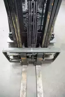 Carrelli elettrici 4 ruote 2007  Toyota 7FBMF30 (5)