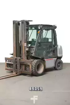 Empilhador diesel 2012  Nissan YG1D2A32Q (1)