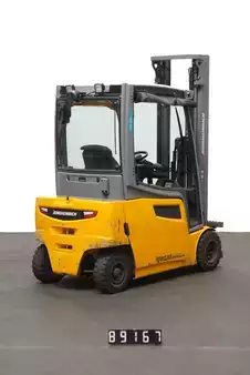 Elektromos 4 kerekű 2021  Jungheinrich EFG 320 (2)