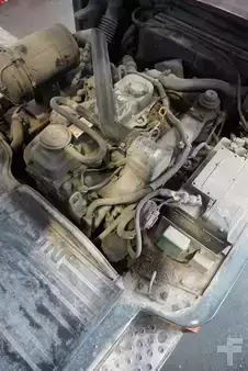 Wózki widłowe diesel 2000  Nissan FGD02A30Q (4)