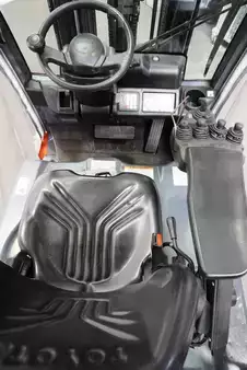 Elektryczne 4-kołowe 2020  Toyota 8FBM20T (3)