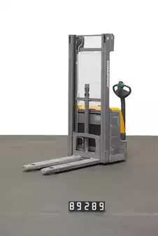 Pallet Stackers 2016  Jungheinrich EJC 110 (1)