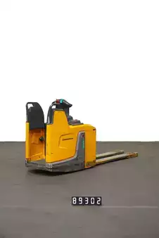 Electric Pallet Trucks 2020  Jungheinrich ERE 225 (2)