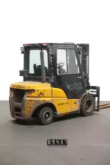 Carrelli elevatori diesel 2023  Hyundai 30D-9V (2)