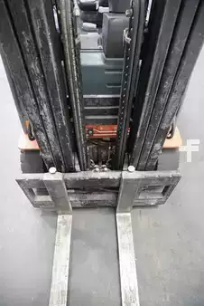 Carrelli elettrici 3 ruote 2012  Toyota 8FBET18 (5)