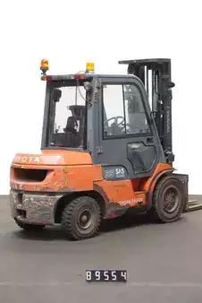Carrelli elevatori diesel 2002  Toyota 02-7FDJF35 (2)