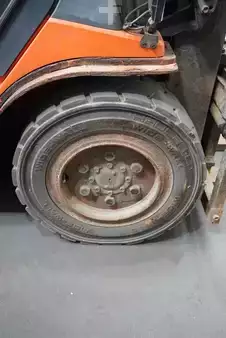 Carrelli elevatori diesel 2002  Toyota 02-7FDJF35 (6)