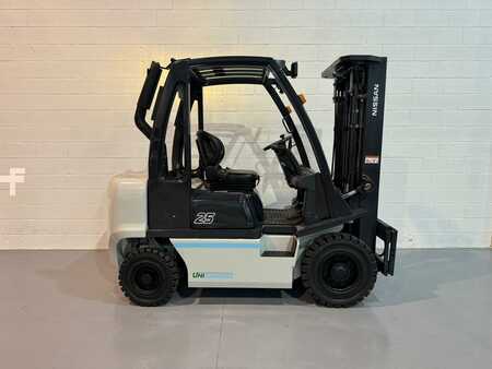 Diesel heftrucks 2005  Nissan FD02A25Q (2)