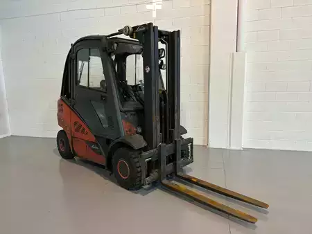 Wózki widłowe diesel 2014  Linde H25D-02 Air condit + heating (4)