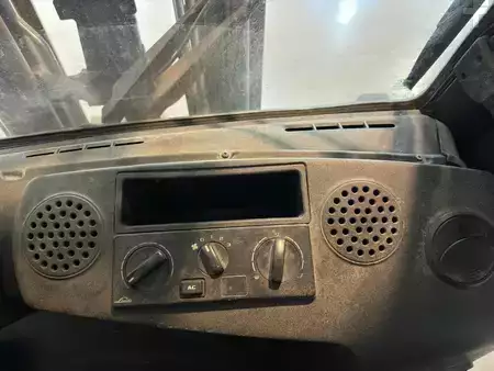 Wózki widłowe diesel 2014  Linde H25D-02 Air condit + heating (8)