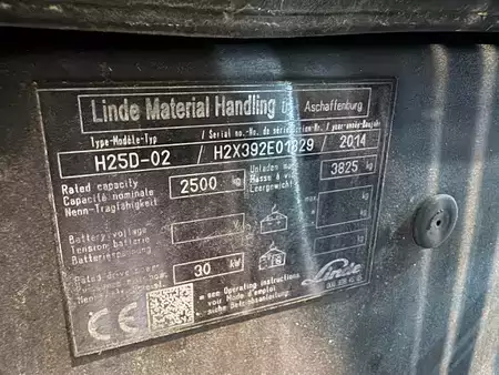 Wózki widłowe diesel 2014  Linde H25D-02 Air condit + heating (9)