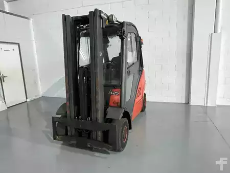 Wózki widłowe diesel 2012  Linde H25D-01 Air condit + heating (4)