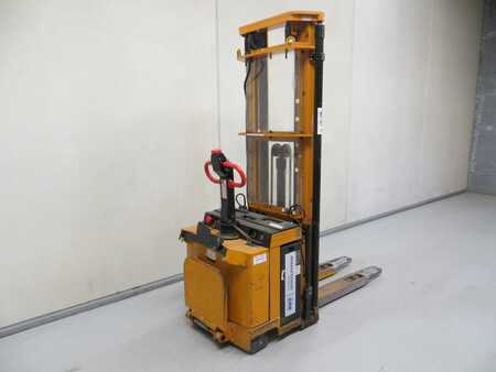 Stackers Stand-on 2001  BV S14I FFTL (4)
