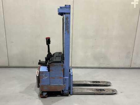 Stackers stand-on 1993  BT LSV 1250 E (1) 