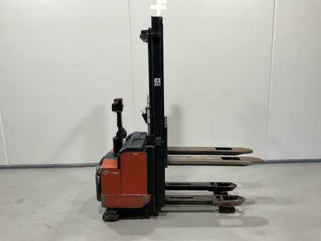 Stacker de condutor em pé 1995 BT LSF1250/11 (1)