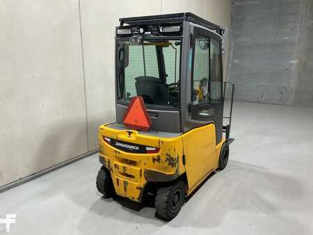 Elektro čtyřkolový VZV 2016 Jungheinrich EFG 320 (2)