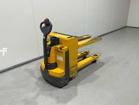 Nízkozdvižný vozík 2013  Jungheinrich EJE C20 (2)