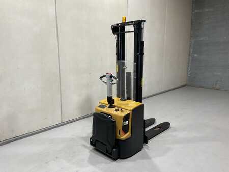 Stackers Stand-on 2017  CAT Lift Trucks NSP16N2R (2)