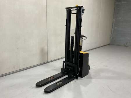 Stackers Stand-on 2017  CAT Lift Trucks NSP16N2R (4)
