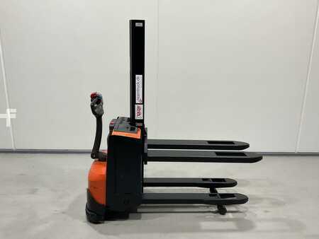 Ruční vysokozdvižný vozík 2017  BT SWE080L (1)