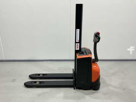 Ruční vysokozdvižný vozík 2017  BT SWE080L (3)