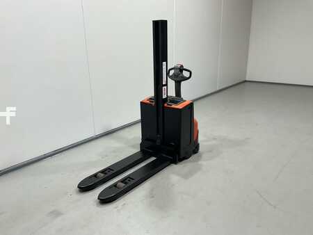 Ruční vysokozdvižný vozík 2017  BT SWE080L (4)