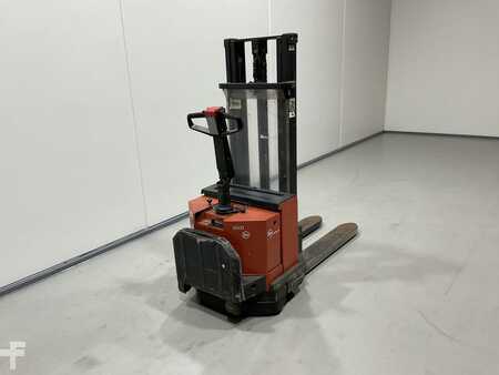 Stacker de condutor em pé 1999 BT PSS 1200 (2)