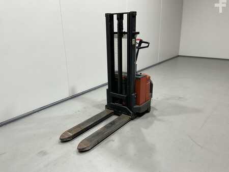 Stacker de condutor em pé 1999 BT PSS 1200 (4)