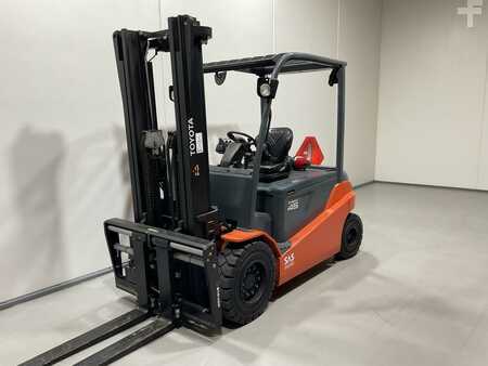 Carrelli elettrici 4 ruote 2015  Toyota 8FBMT45 (4)