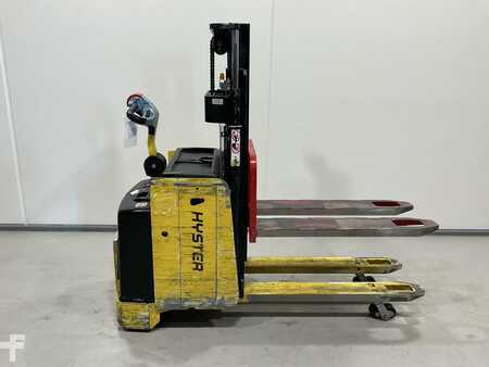 VZV s plošinou pro řidiče 2004 Hyster P2.0SD-17 (1)