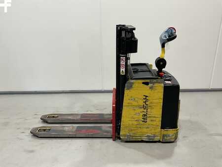 VZV s plošinou pro řidiče 2004 Hyster P2.0SD-17 (3)