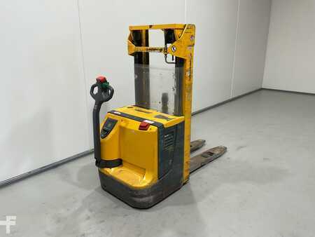 Ruční vysokozdvižný vozík 2000 Jungheinrich EJC12 (2)