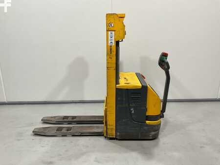 Ruční vysokozdvižný vozík 2000 Jungheinrich EJC12 (3)