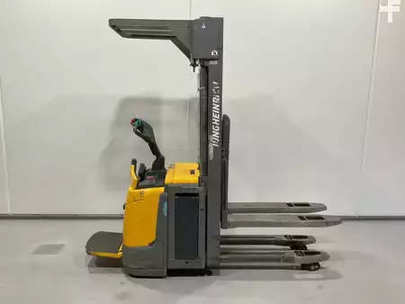 Stackers Stand-on 2016  Jungheinrich ERC 220Z (1)