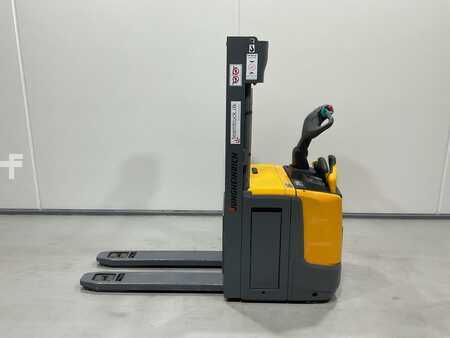 Gerbeurs à conducteur porté debout 2019  Jungheinrich ERC 214Z (3)