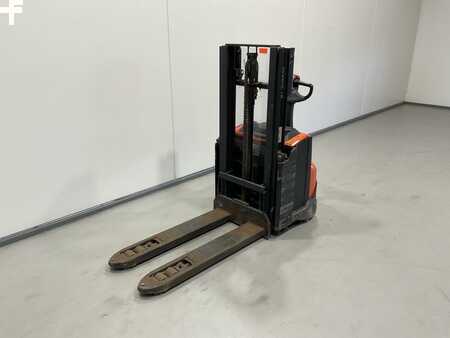 Stoccatori uomo a piedi 2020  Toyota SWE200D (4)
