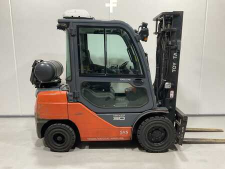 Gasoltruck 2017  Toyota 02-8FGF30 (1)