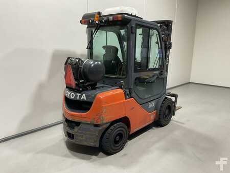 Gasoltruck 2017  Toyota 02-8FGF30 (2)