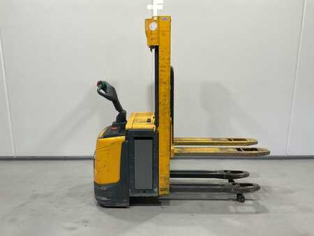 Apilador conductor incorporado 2013  Jungheinrich ERC 214Z (1)