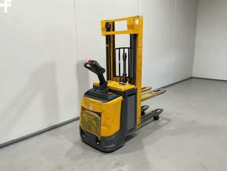 Apilador conductor incorporado 2013  Jungheinrich ERC 214Z (2)