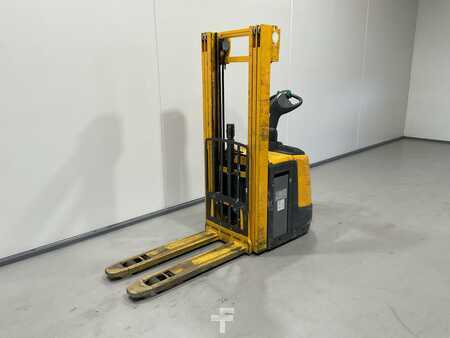 Apilador conductor incorporado 2013  Jungheinrich ERC 214Z (4)