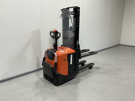 Gerbeurs à conducteur porté debout 2015  BT SPE125L (2)