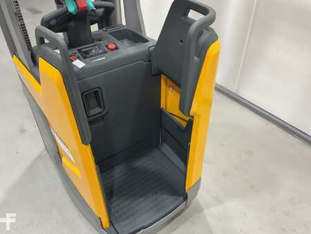 Gerbeurs à conducteur porté debout 2025  Jungheinrich ERC 214I (5)