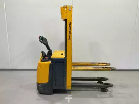 VZV s plošinou pro řidiče 2015  Jungheinrich ERC 216 Z (1)