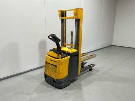 Tukipyörätrukki 2015  Jungheinrich ERC 212Z (2)