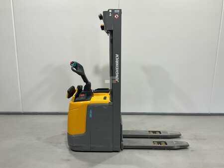 Gerbeurs à conducteur porté debout 2018  Jungheinrich ERC 214 (1)