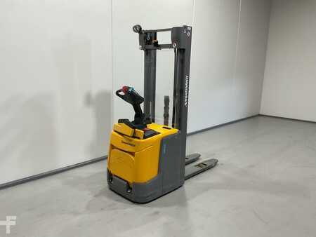 Gerbeurs à conducteur porté debout 2018  Jungheinrich ERC 214 (2)