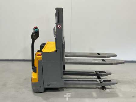 Ruční vysokozdvižný vozík 2016 Jungheinrich EJD 118 (1)