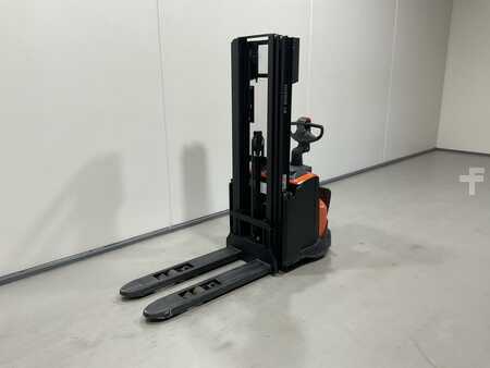 VZV s plošinou pro řidiče 2022  BT SWE 120L (4)